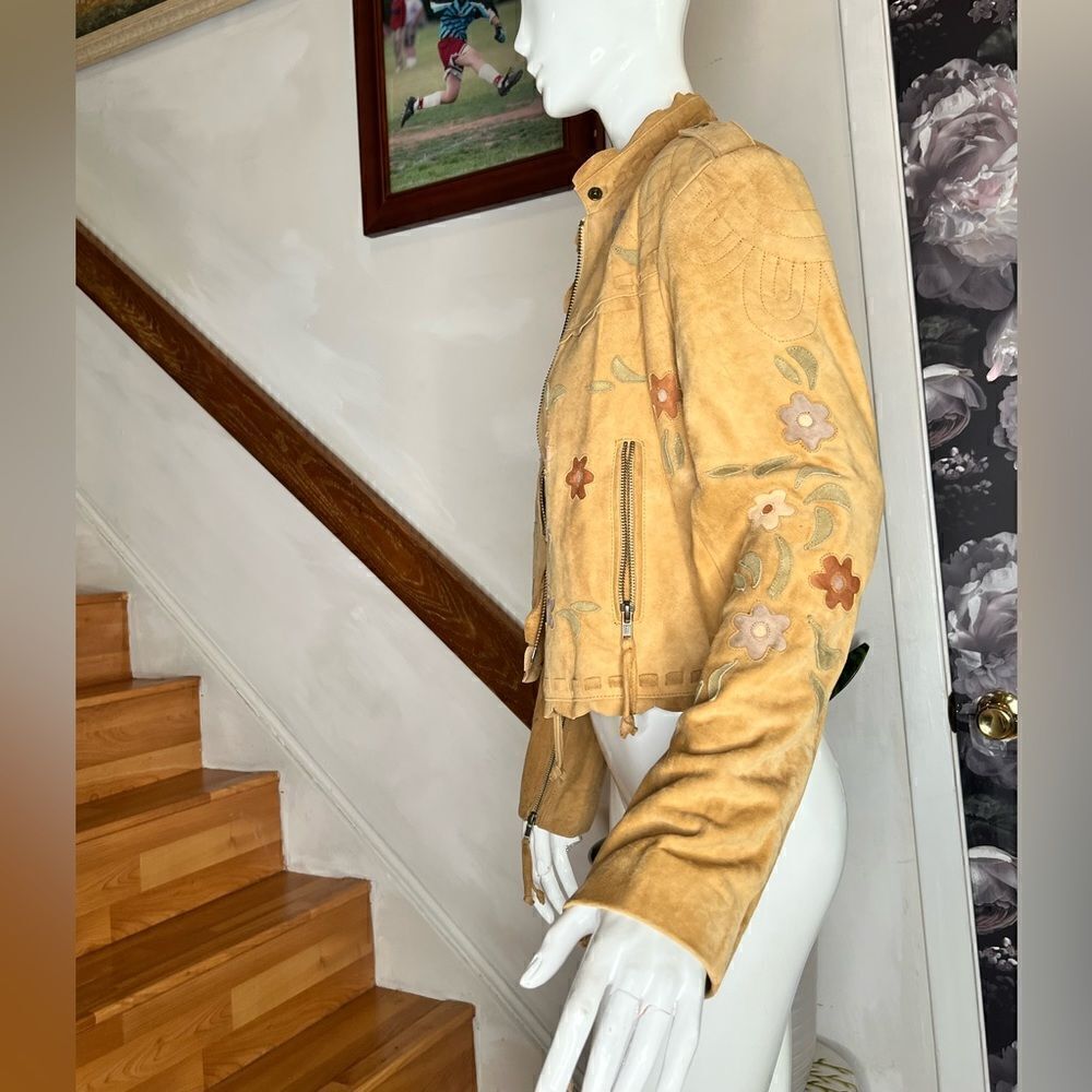 New FREE PEOPLE
Honeybuzz Suede Moto Jacket
From Bali - Picture 8 of 9